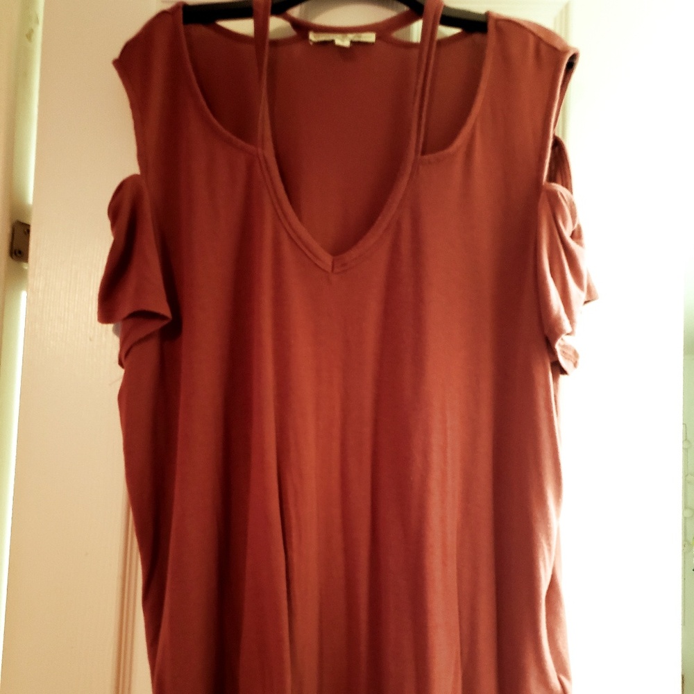 EXPRESS One Eleven Cold Shoulder Top Tee
